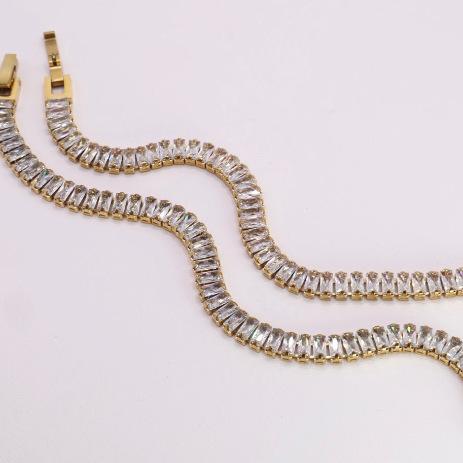 18K Gold Tennis Bracelet in Clear